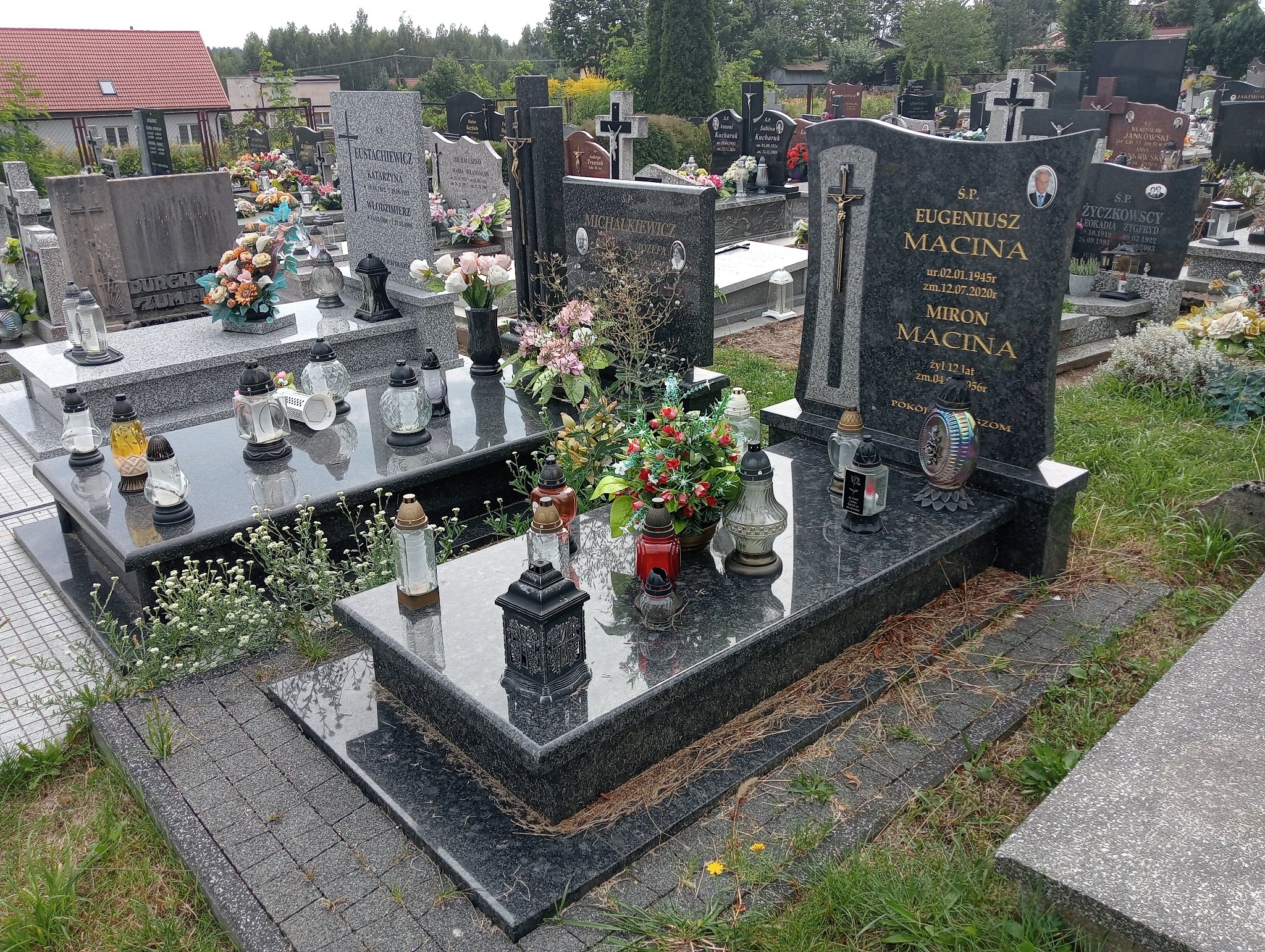 Grób Miron Macina